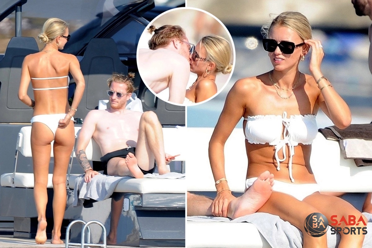 Marco Reus tình tứ bên bạn gái siêu mẫu