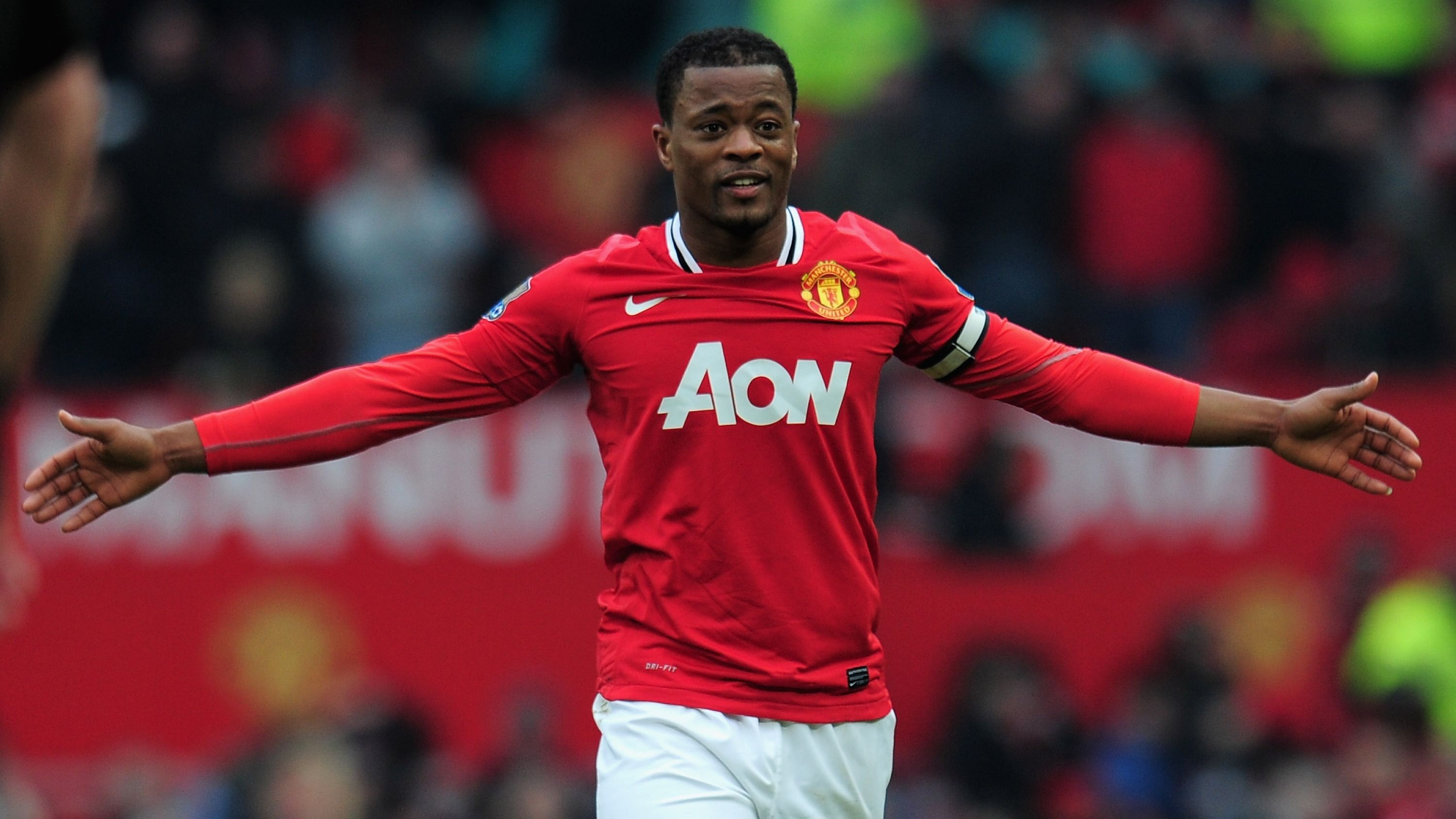 Evra trở lại Old Trafford để tham gia trận đấu từ thiện