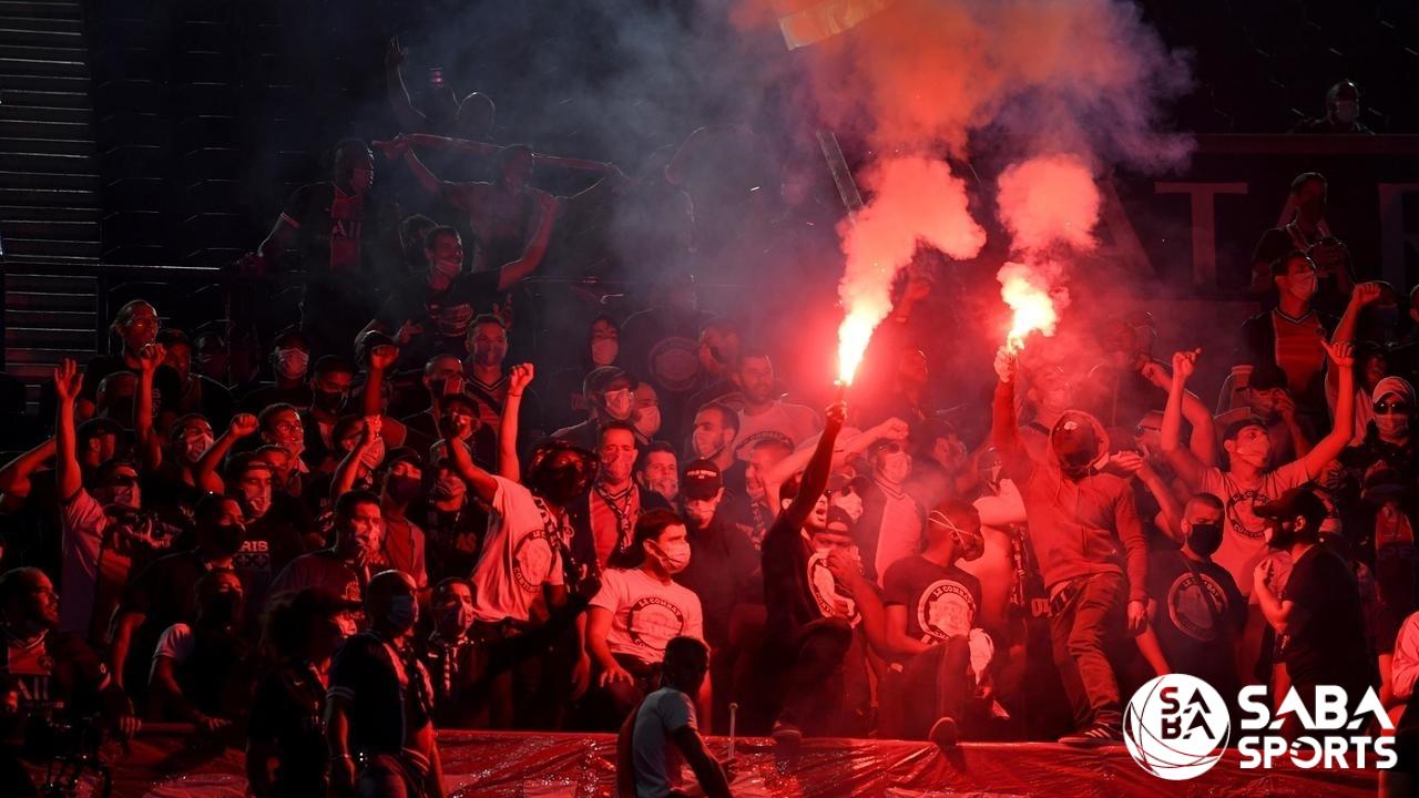 Cổ động viên PSG đụng độ với cảnh sát