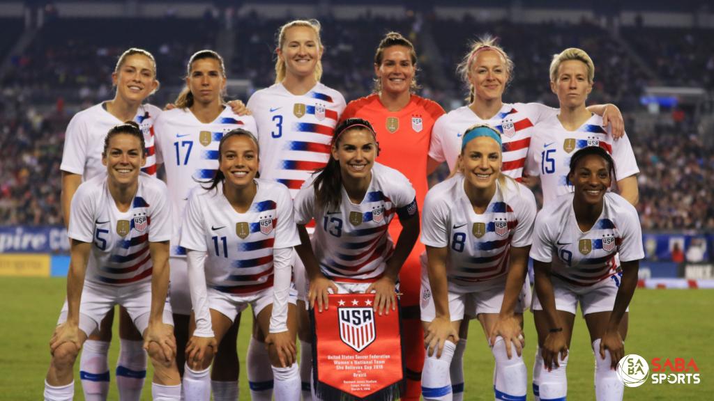 Alex Morgan (13), Tobin Heath (17), Julie Ertz (8) cũng vinh dự lọt Top 15