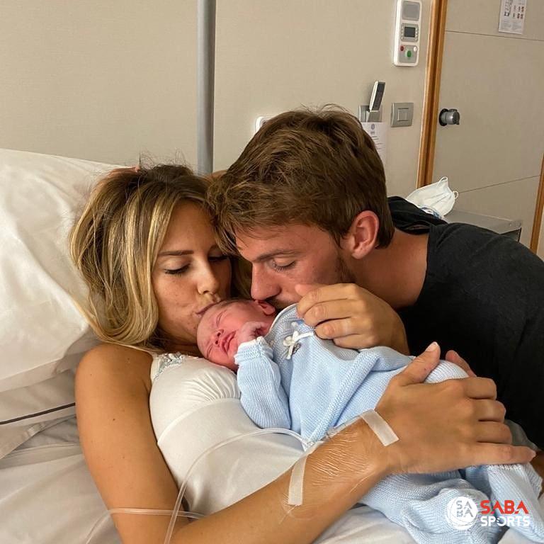 Daniele Rugani cùng Michela Persico mừng con chào đời