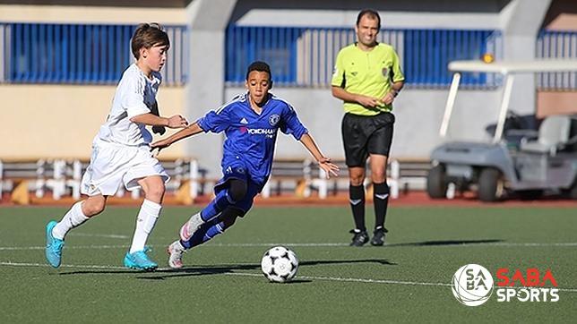 Dù từng được Chelsea mời gọi, tiền vệ thần đồng vẫn chọn "Hùm xám"
