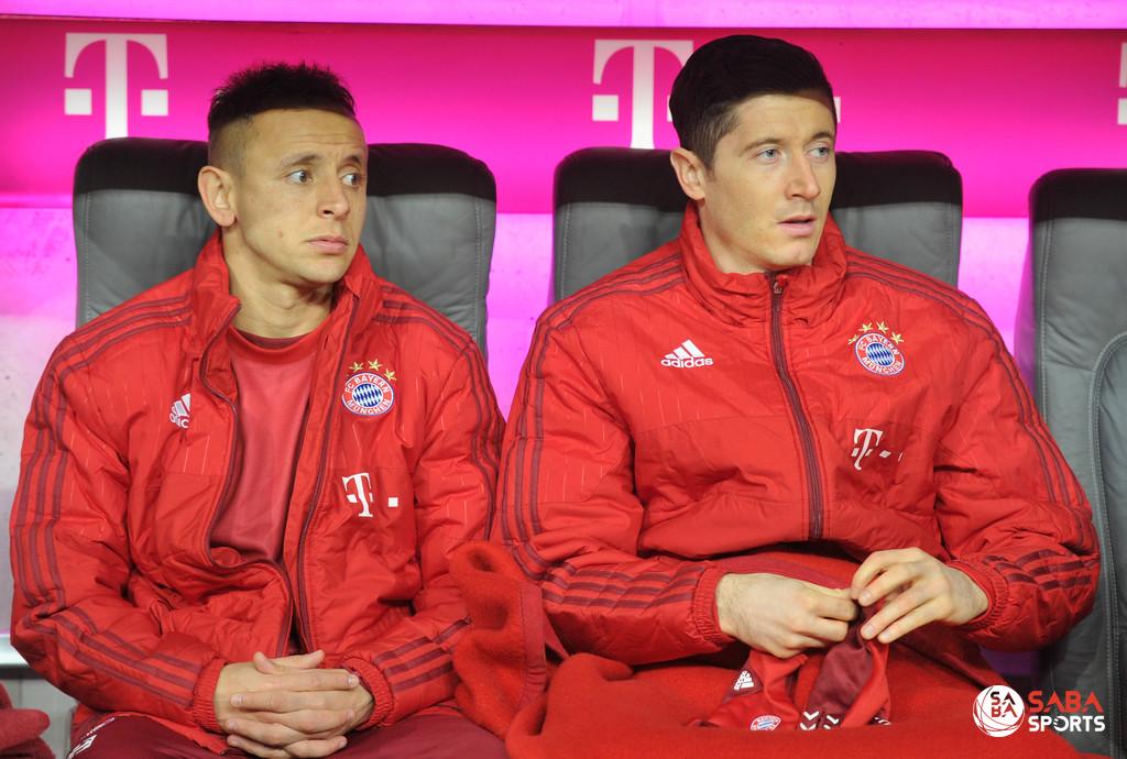 Để Lewandowski ngồi ghế dự bị, Bayern đã phải trả giá cực đắt