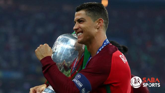 Sau khi rời học viện, Ronaldo đã giành được vô số danh hiệu