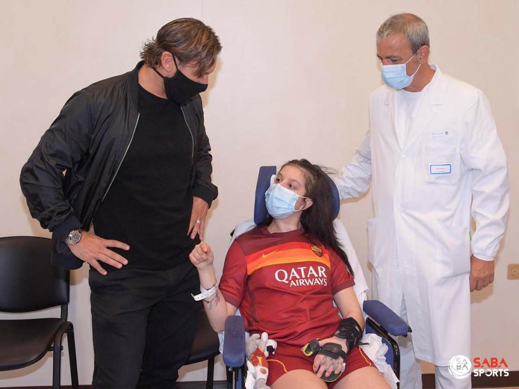 Francesco Totti đích thân tới thăm và động viên Matilli