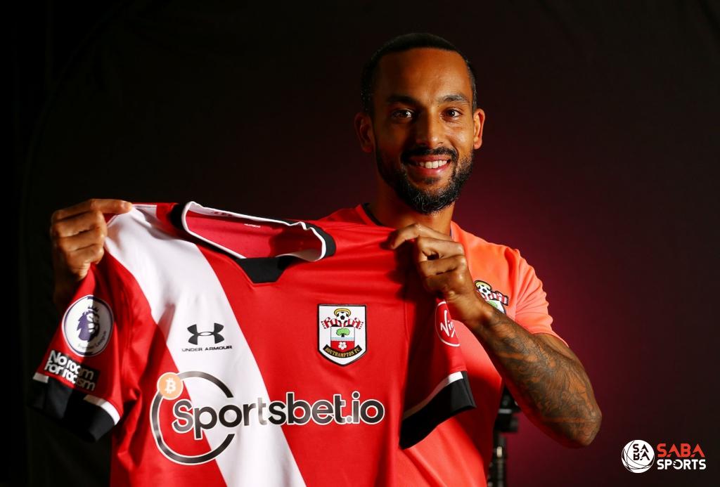 Theo Walcott khoe áo đấu Southampton