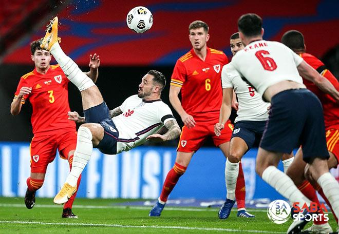 Danny Ings "ngả bàn đèn" đẹp mắt nâng tỷ số lên 3-0