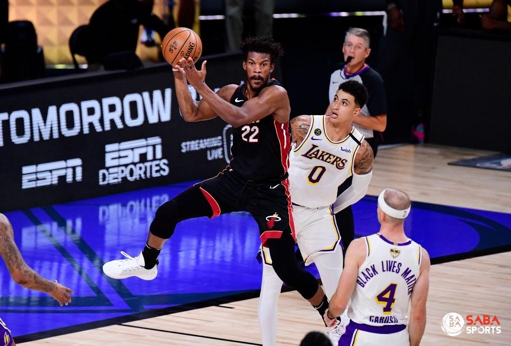 Jimmy Butler bùng nổ giúp Miami Heat rút ngắn tỉ số còn 1-2