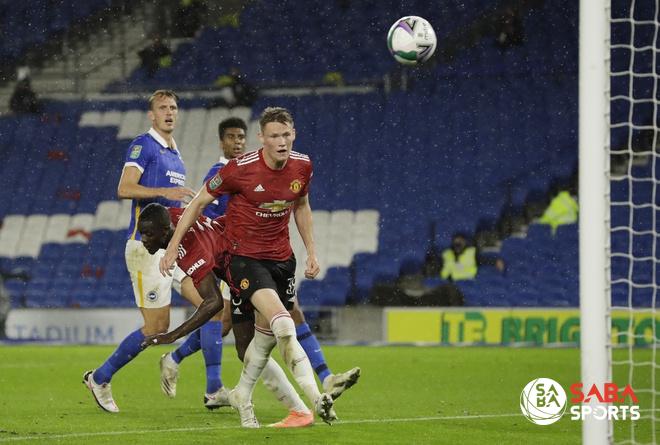 McTominay đánh đầu tung lưới đội chủ nhà