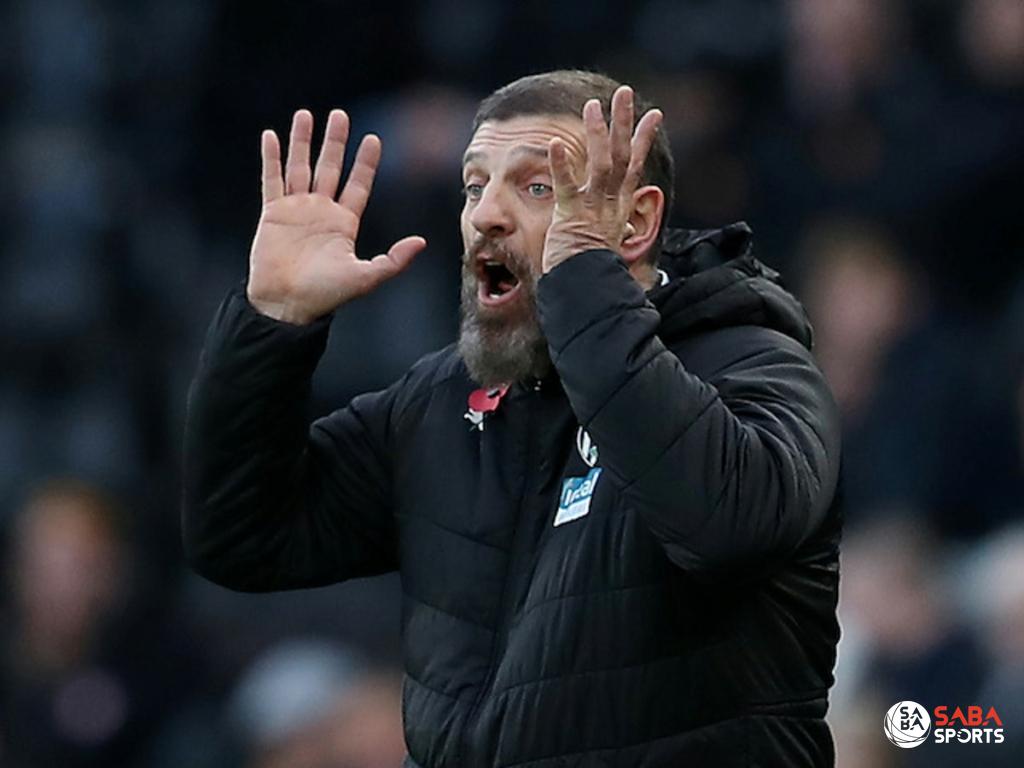 HLV Slaven Bilic bày tỏ nỗi thất vọng khi đội bóng quyết định để Hegazi ra đi