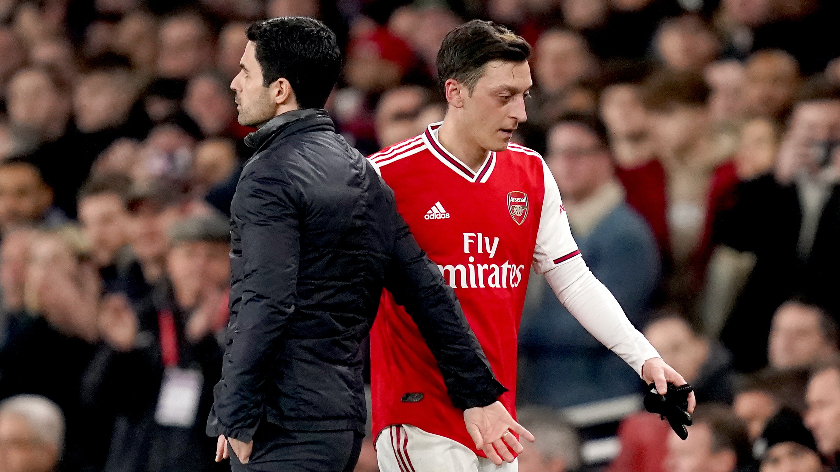 Mikel Arteta: “Tôi bất lực với Ozil”