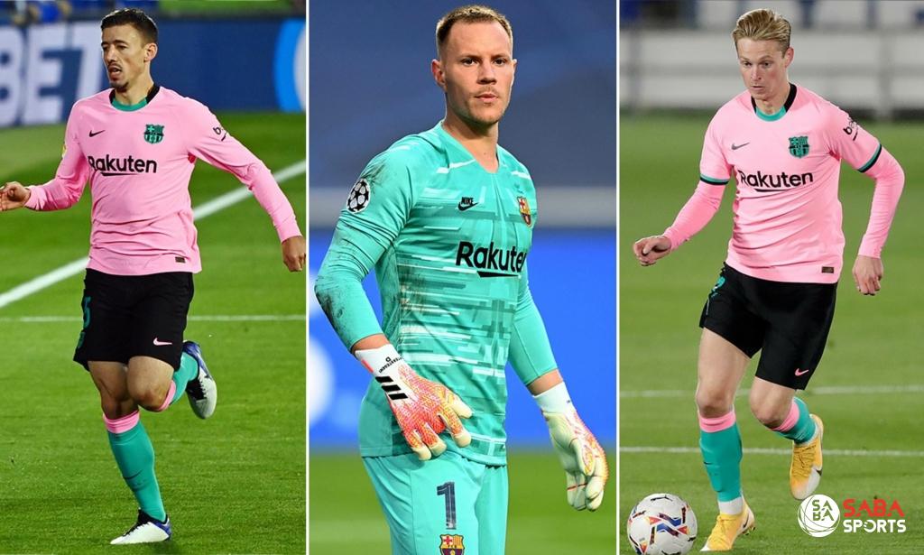 Bộ ba cầu thủ Barca đồng ý cắt giảm lương ( theo thứ tự từ trái qua): Clement Lenglet, Marc-Andre ter Stegen, và Frenkie de Jong