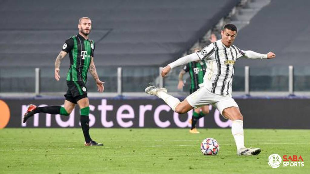 Ronaldo tung cú sút trái phá gỡ hòa cho Juve