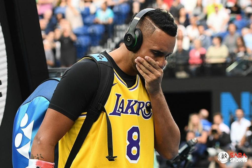 Kyrgios xúc động trong ngày huyền thoại Kobe qua đời