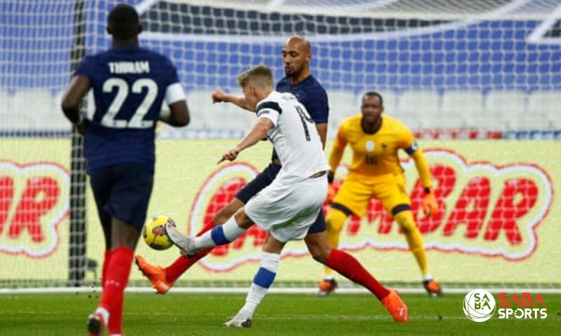 Valakari sút xa nâng tỷ số lên 2-0