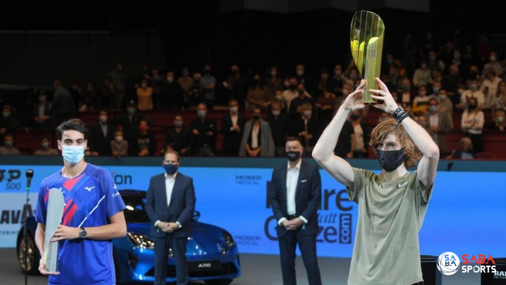 Andrey Rublev nâng cao danh hiệu vô địch