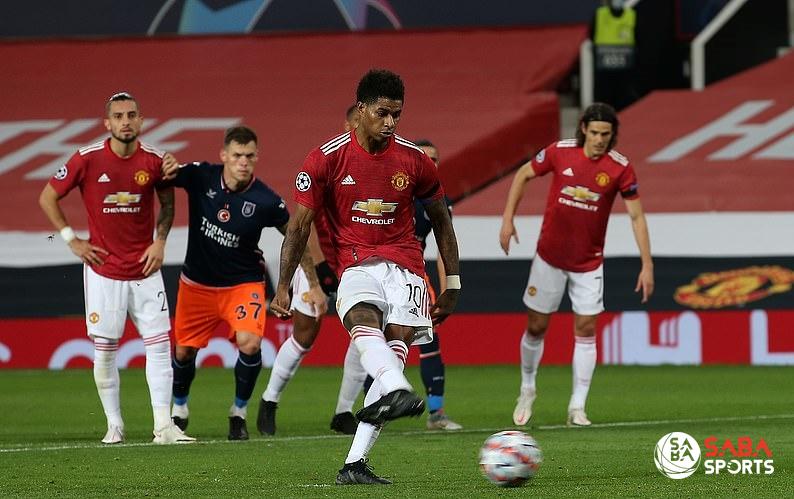 Rashford được trao quả penalty và anh không bỏ lỡ