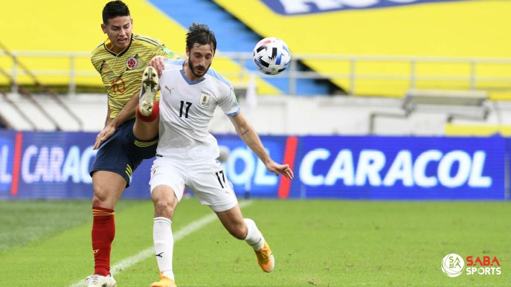 James Rodriguez bị cầu thủ Uruguay phong toả.