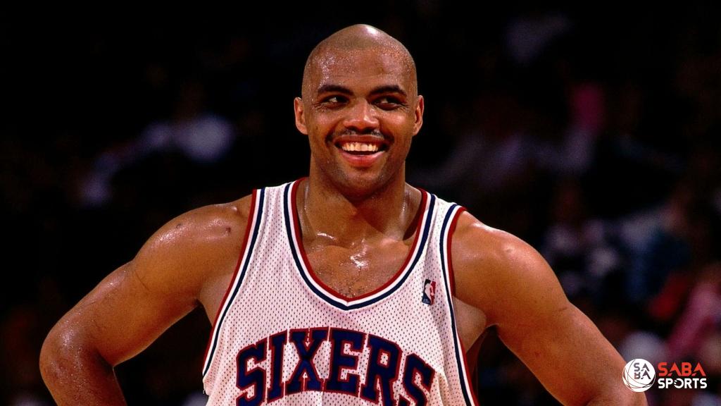 Cựu cầu thủ Charles Barkley là người bạn tốt của HLV Brooks thuở còn khoác áo 76ers