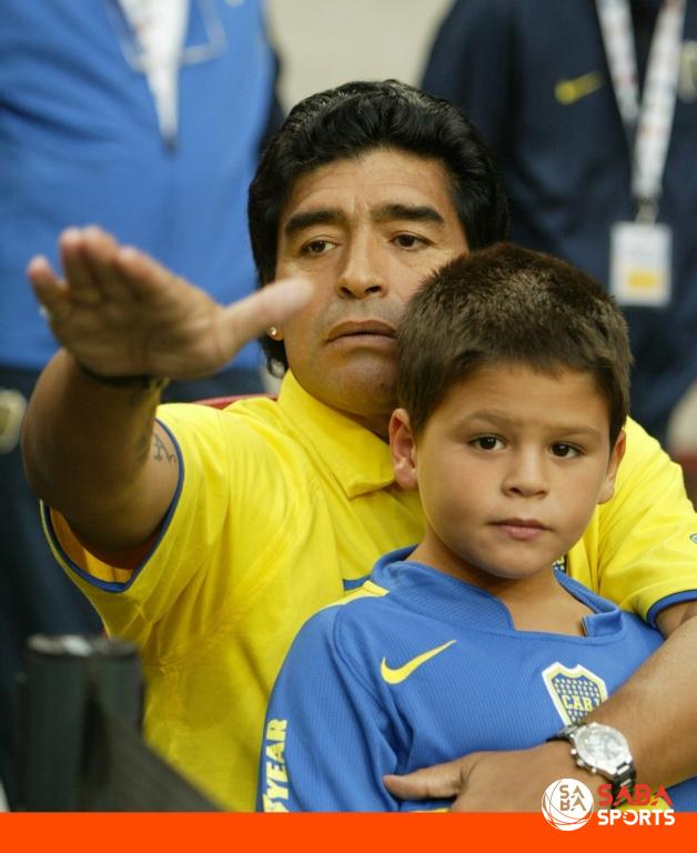 Maradona đã công nhận mối quan hệ với hai người con trai. Cả hai cùng được đặt tên là Diego.