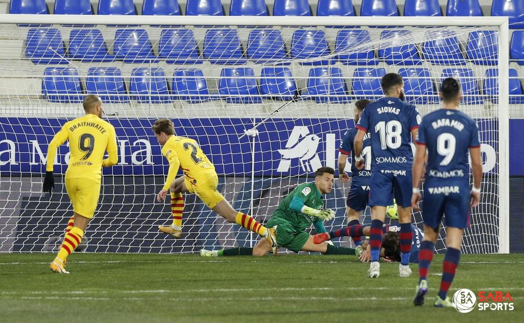 Barca có chiến thắng khó nhọc trước Huesca