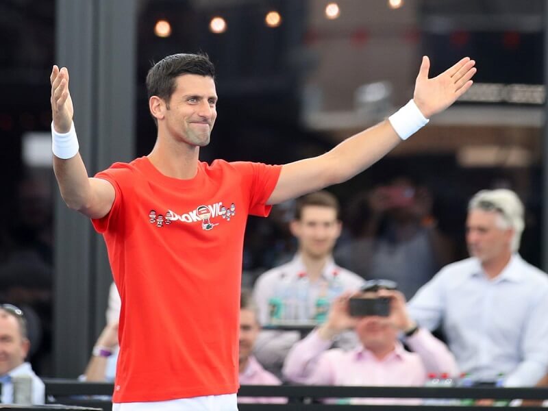 Djokovic xin lỗi người hâm mộ. (Ảnh: The Guardian)