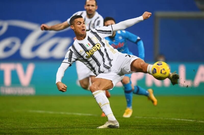 Ronaldo đi vào lịch sử, Juventus ẵm danh hiệu đầu tiên