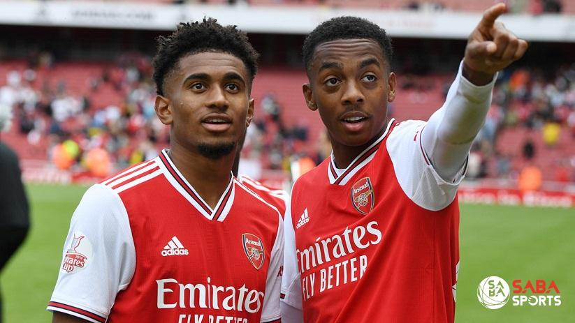 Joe Willock và Reiss Nelson hiện không có chỗ đứng trong đội hình Pháo Thủ