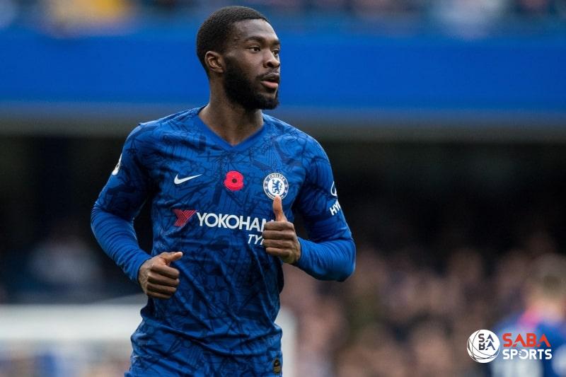 Tomori hiện đang là người thừa tại Stamford Bridge