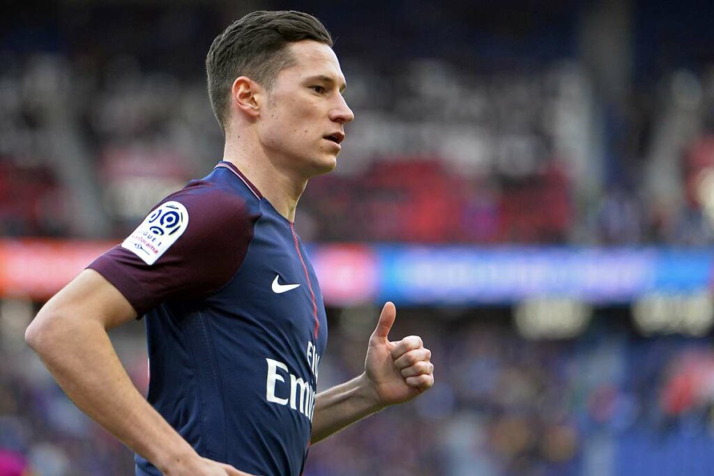 Từ một trong những tiền vệ được đánh giá cao nhất của bóng đá Đức, Draxler trở nên lạc lõng ở Paris