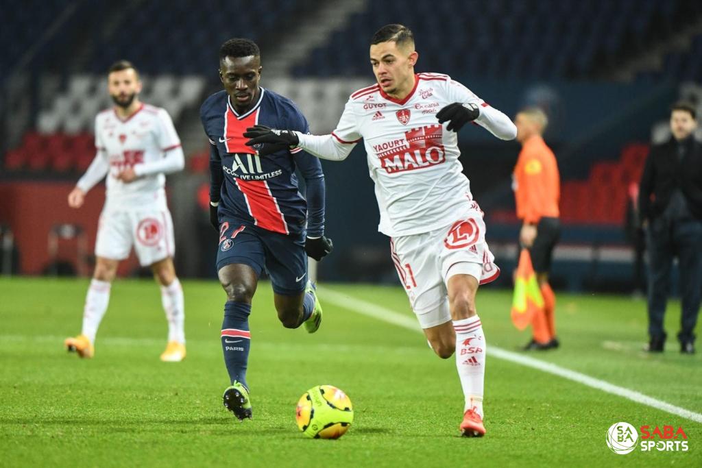 Romain Faivre (phải) gây chú ý ở trận gặp PSG vừa qua