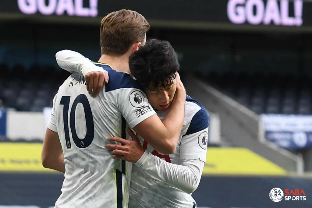 Son cán mốc 100 bàn cho Tottenham.