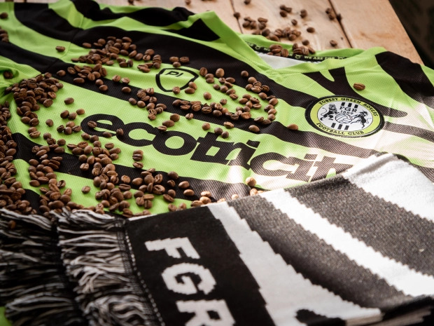 Forest Green Rovers ra mắt áo đấu làm từ hạt cà phê