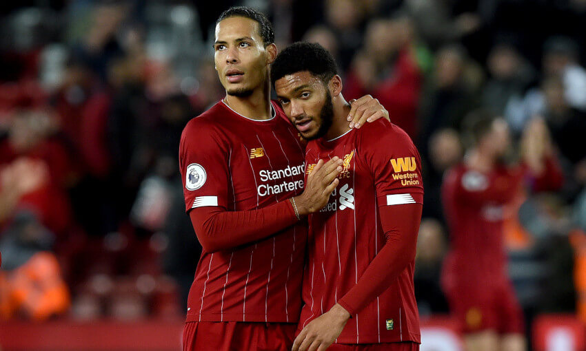 Van Dijk và Joe Gomez phải ngồi ngoài tới hết mùa