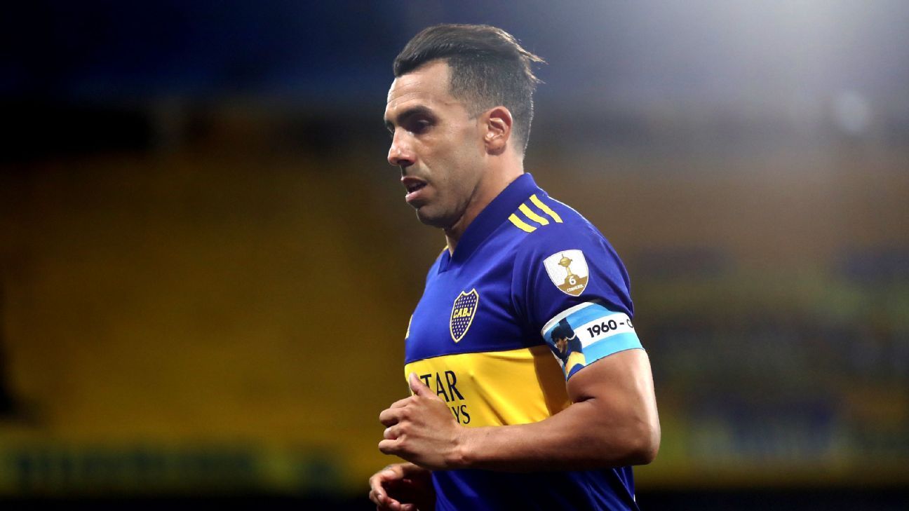 Carlos Tevez suy sụp khi hay tin bố dượng qua đời