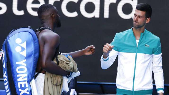 Sự lì lợm của Frances Tiafoe chưa đủ để khuất phục Nole (Ảnh: EuroSports)