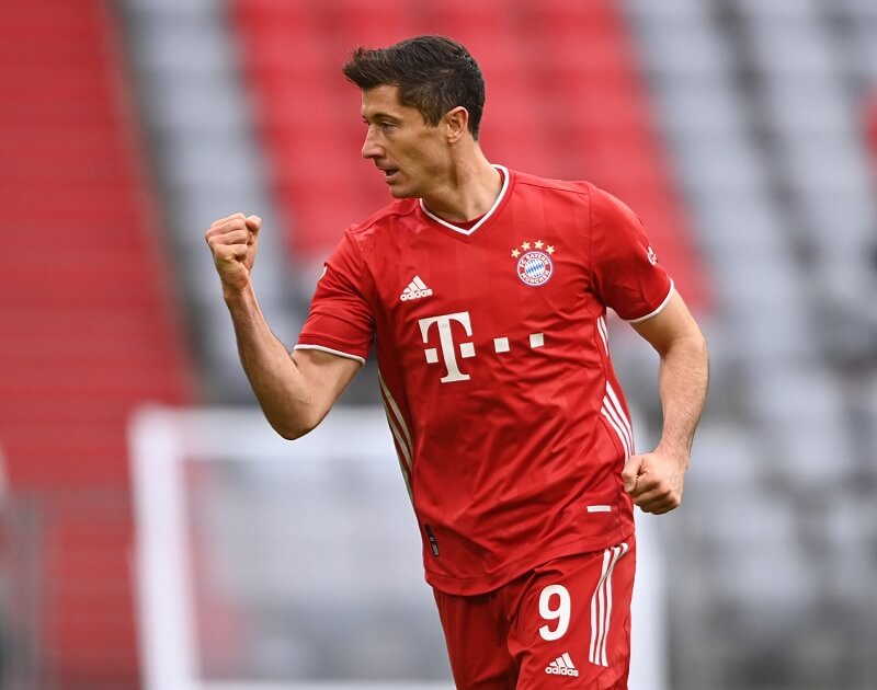 Lewandowski băng băng trên đường đua giành Chiếc giày vàng châu Âu