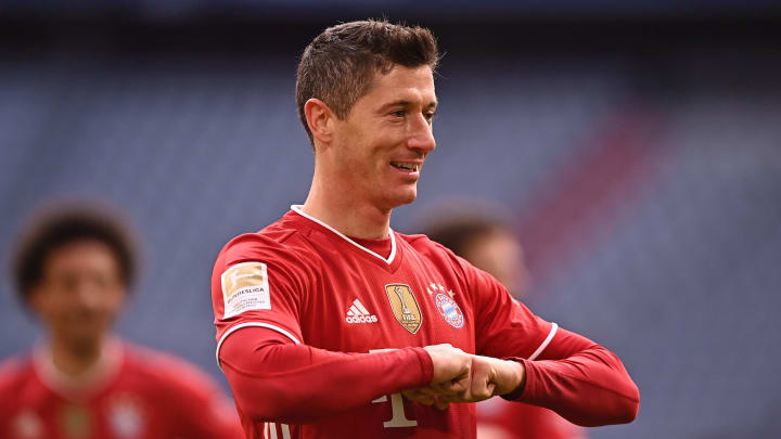 Lewandowski toả sáng với hat-trick.