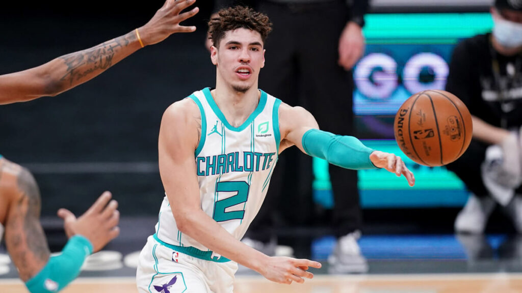 LaMelo giúp Hornets có cơ hội lớn vào Playoff