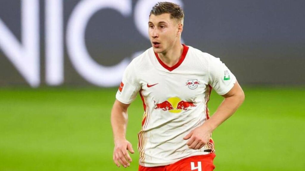 Willi Orban (Leipzig) được kỳ vọng sẽ vô hiệu hóa được Lewandowski của đội khách