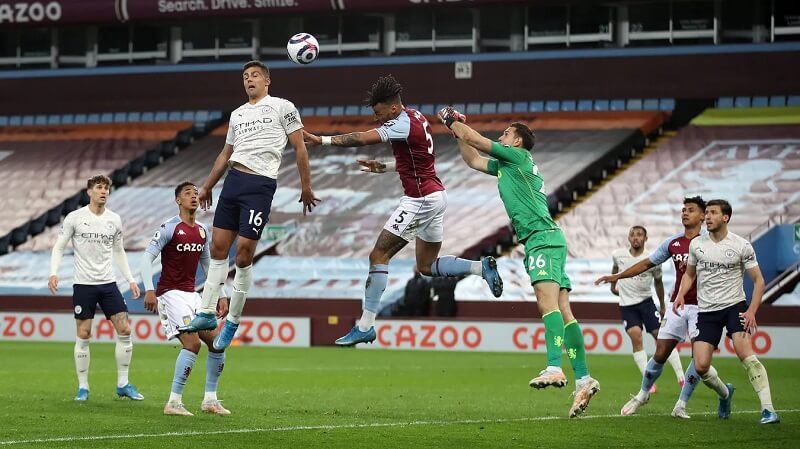 Rodri có pha bật cao tuyệt vời. (Ảnh: Premier League)