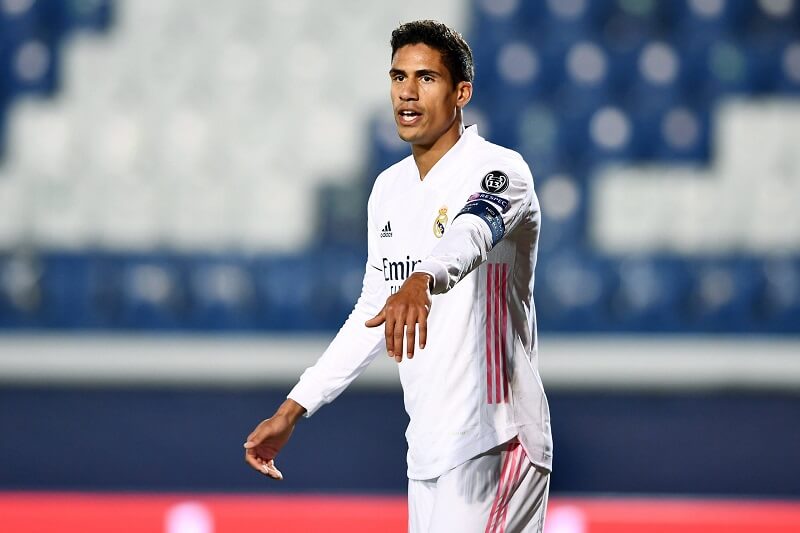 MU chưa từ bỏ Varane. (Ảnh: We All Follow United)