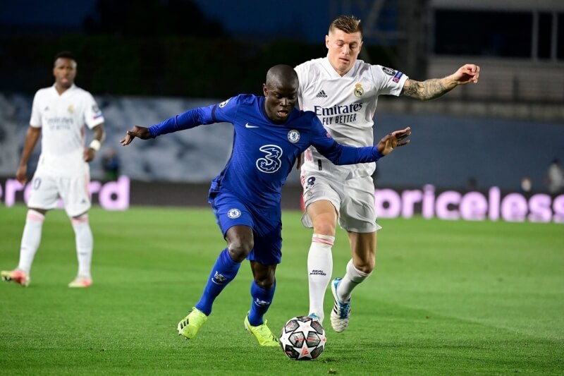 Kante kèm chặt Kroos