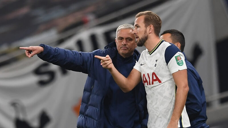 Chia tay Mourinho nhưng Kane sẽ vẫn phải gánh vác hàng công Tottenham. (Ảnh: Sports442)