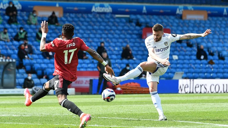 Leeds United khiến Man United có một trận đấu khó khăn.