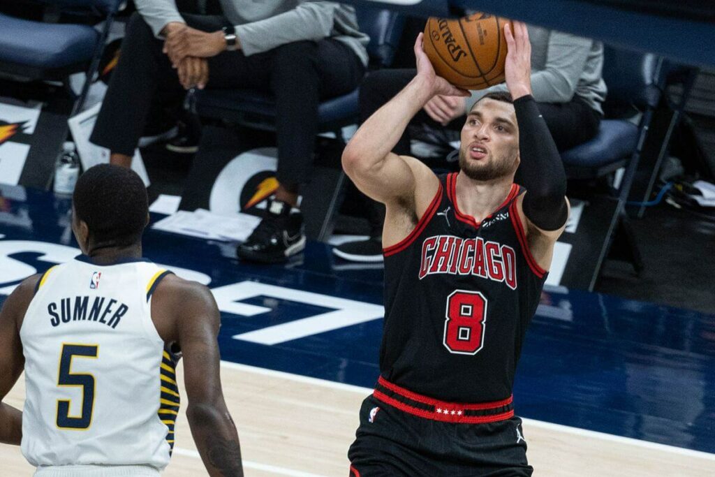 Ngôi sao Zach LaVine vắng mặt 2 tuần do phải thực hiện cách ly khiến Bulls càng thêm khốn đốn