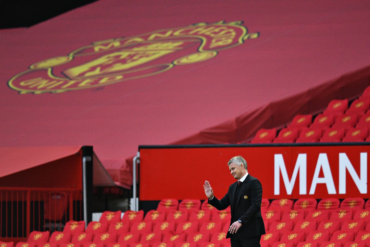 Solskjaer: “MU chơi tệ trên sân nhà vì nó quá đỏ”