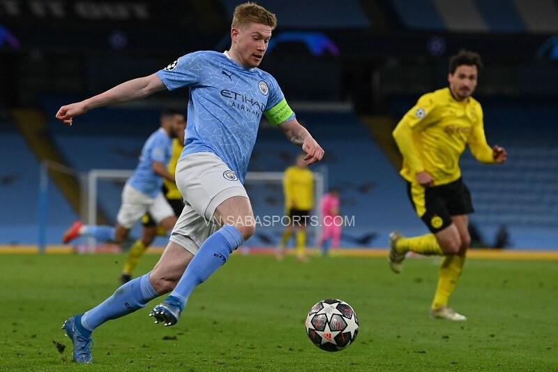 De Bruyne hoàn toàn đủ sức đảm nhận áo số 10. (Ảnh: Twitter)