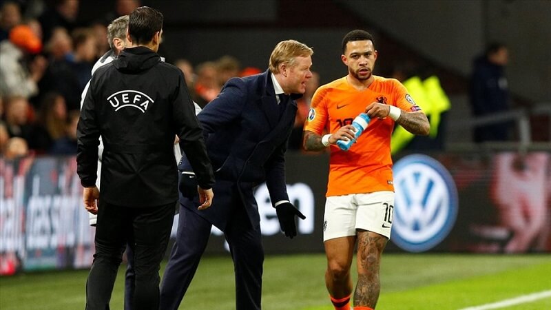 Koeman từng làm việc cùng Depay ở ĐTQG Hà Lan. (Ảnh: Twitter)