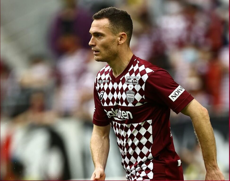 Vermaelen (CLB Vissel Kobe) là cái tên gây tranh cãi